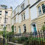 Apartment Near Harbourside & City Centre