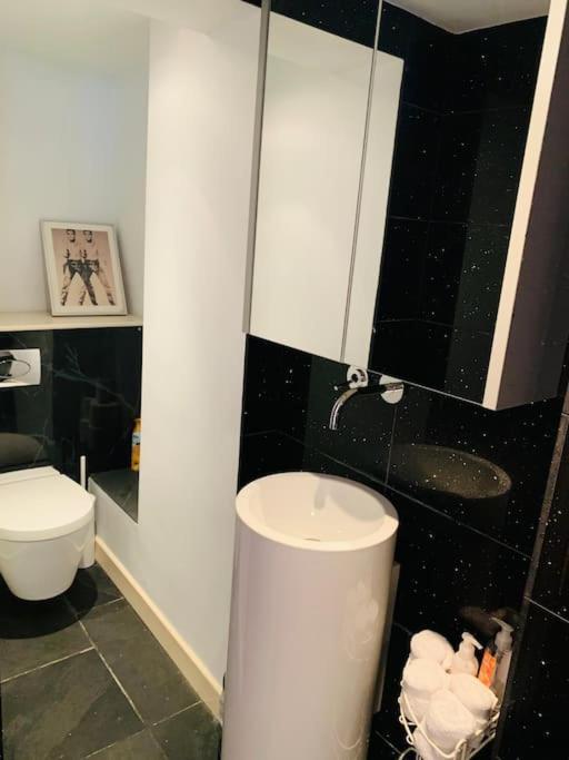 Near Harbourside & Centre Apartamento Bristol
